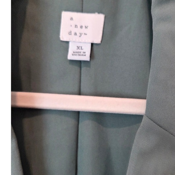 A New Day Women's XL Green Linen Blend Button Front Blazer Jacket Roll Tab Sleev - Picture 2 of 8